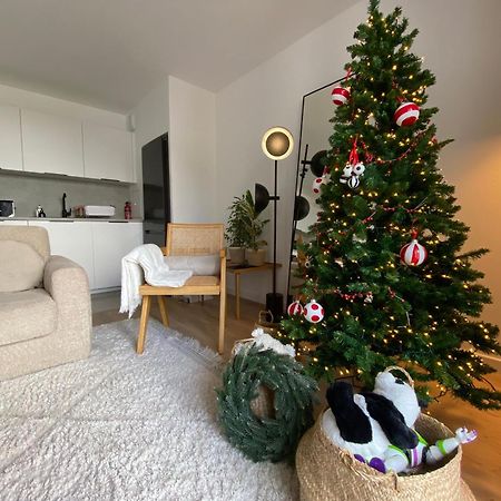 Disneyland Minimalist Lifestyle - 5 Pax Apartment เซร์ริส ภายนอก รูปภาพ