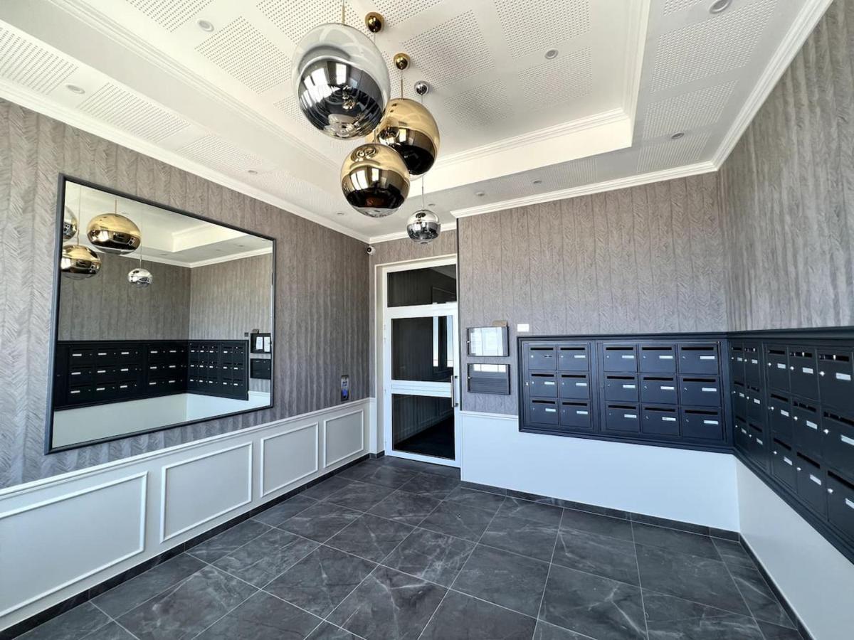 Disneyland Minimalist Lifestyle - 5 Pax Apartment เซร์ริส ภายนอก รูปภาพ