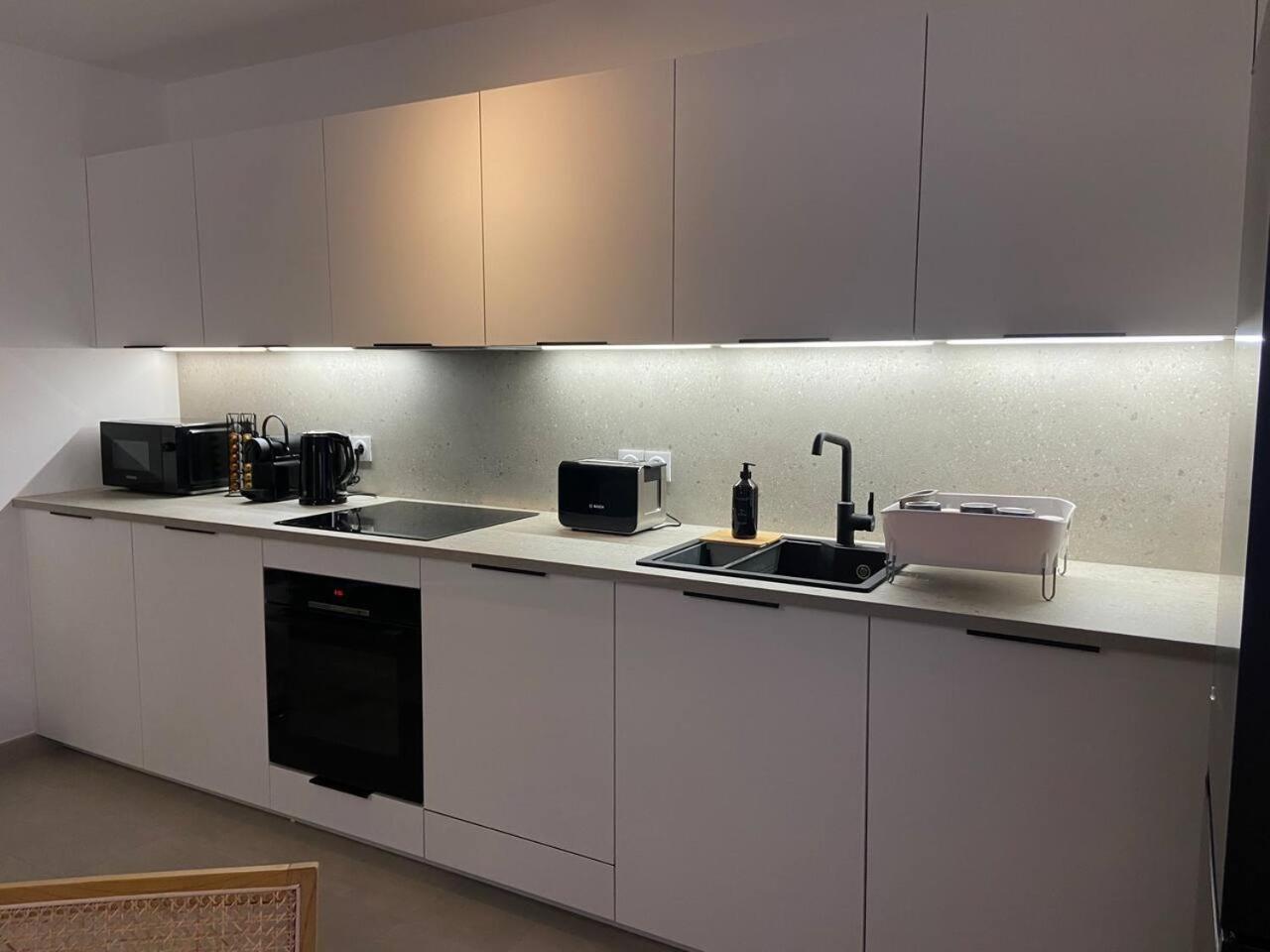 Disneyland Minimalist Lifestyle - 5 Pax Apartment เซร์ริส ภายนอก รูปภาพ