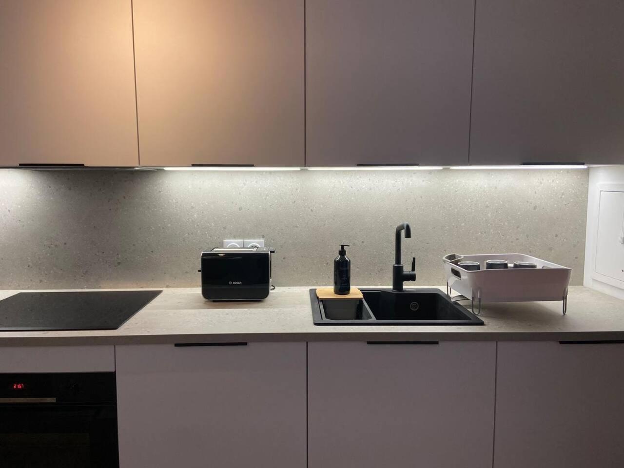 Disneyland Minimalist Lifestyle - 5 Pax Apartment เซร์ริส ภายนอก รูปภาพ